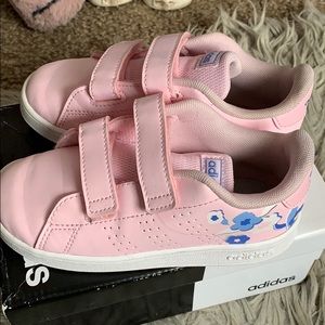 Cute little girls shoes”gently used”